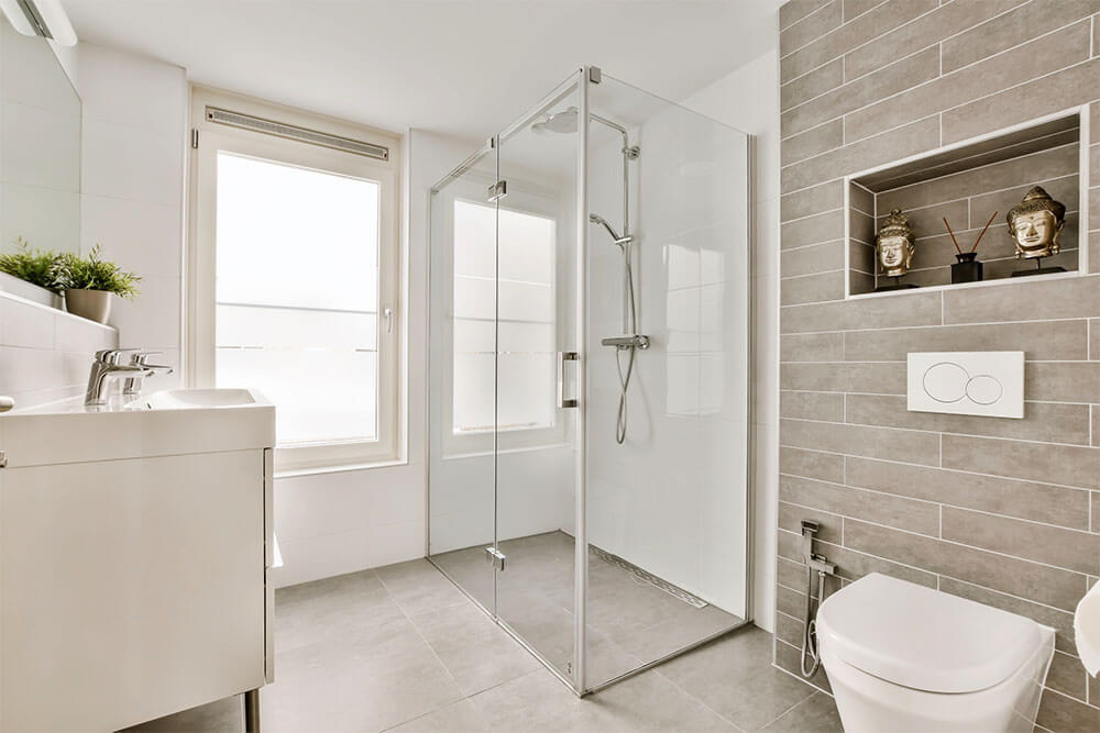 modern bathroom with low threshold shower door design